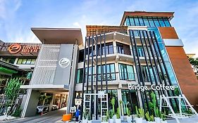 โรงแรมดราก้อน ริเวอร์ อเวนิว